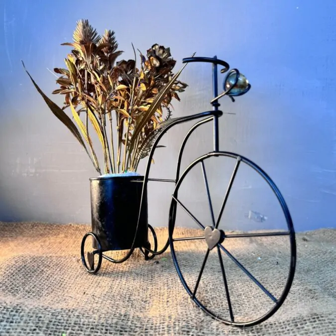 Artificial Black Cycle with Golden Leaves