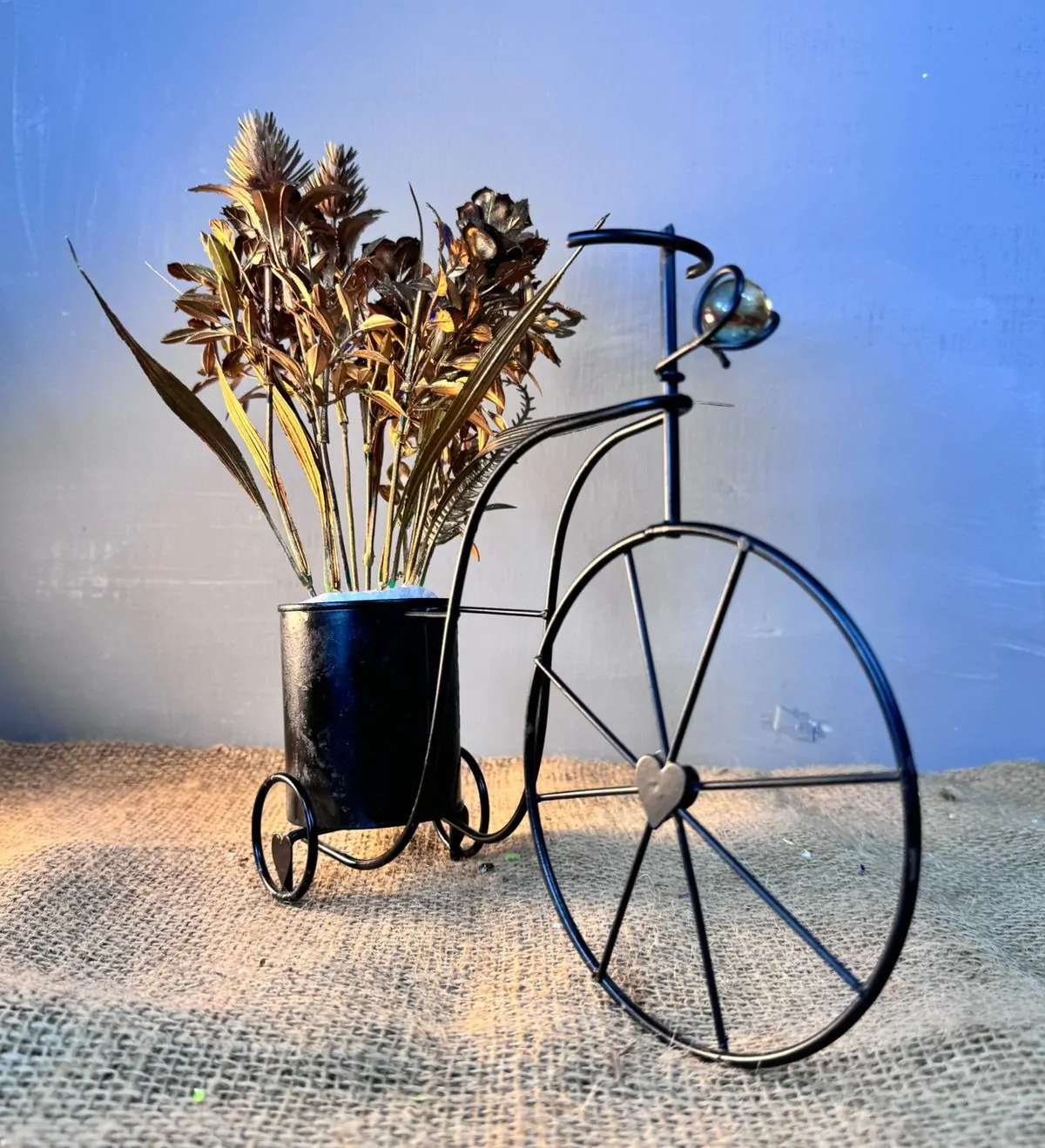 Artificial Black Cycle with Golden Leaves